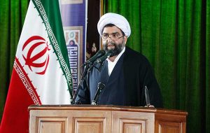  انتقاد امام جمعه کیش از وضعیت برخی آسفالت‌ها