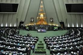 نمایندگان مجلس شورای اسلامی در مصوبه‌ای با واردات خودرو‌های خارجی از مناطق آزاد مخالفت کردند.